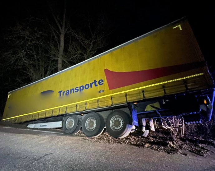 B3: Sattelauflieger löste sich von Zugmaschine