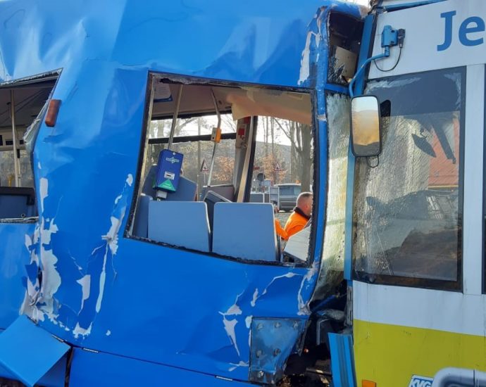 KS: Straßenbahnen an Korbacher Straße zusammengestoßen