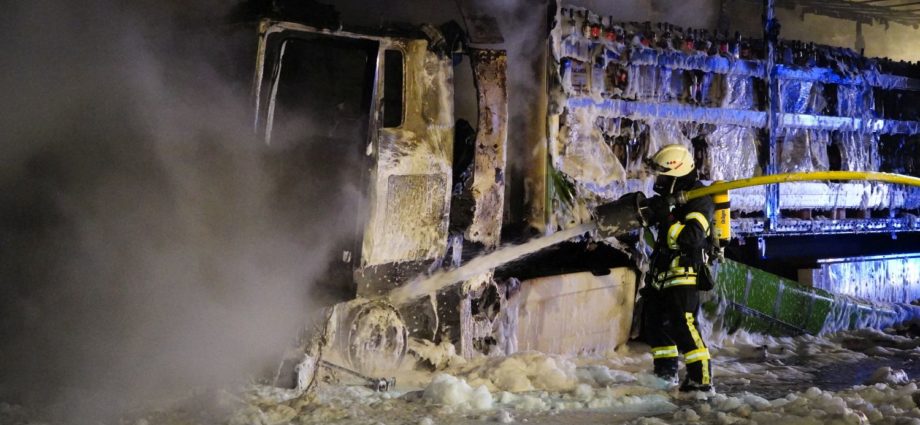 LKW-Brand auf A7 – Bacardi und Cola in Vollbrand