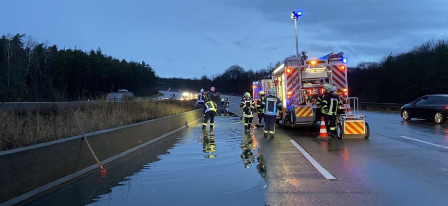 Verstopfte Gullys überschwemmten die A5