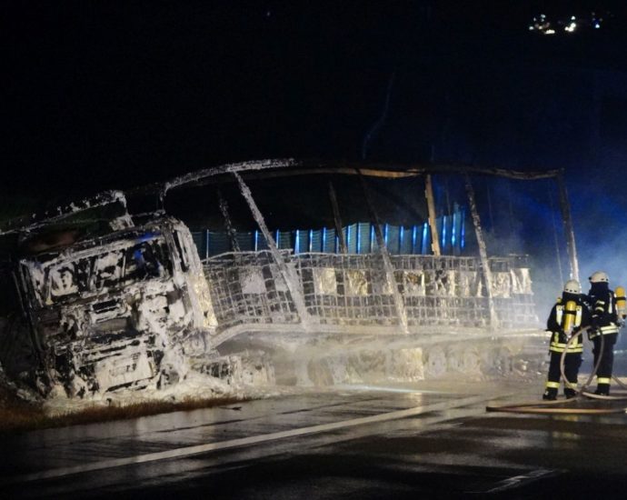 Gefahrgut LKW brannte auf A7 bei Melsungen – 150 Einsatzkräfte im Einsatz (VIDEO)