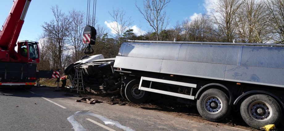 Sturmtief Ylenia über Nordhessen – Milch-LKW von Windböe erfasst und umgekippt
