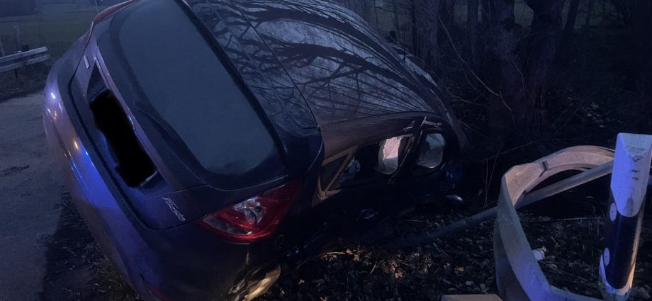 L3220: Schwerverletzte nach Alleinunfall