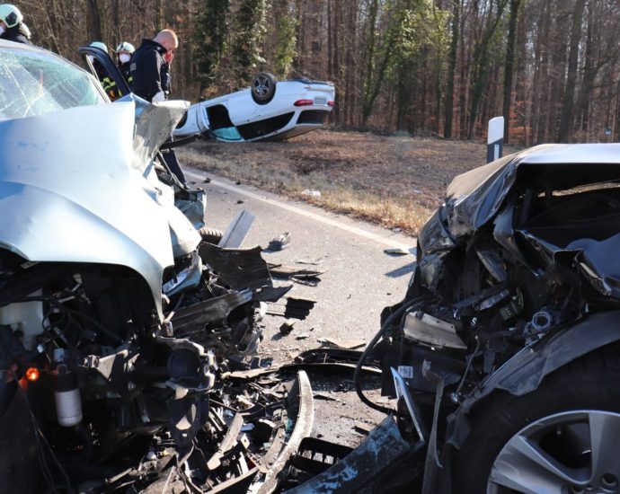 Schwerer Unfall bei Fuldabrück – Drei Verletzte