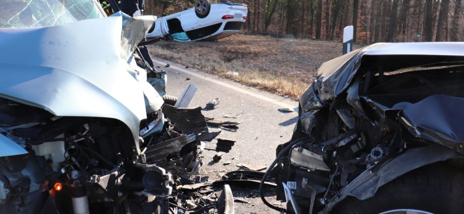 Schwerer Unfall bei Fuldabrück – Drei Verletzte