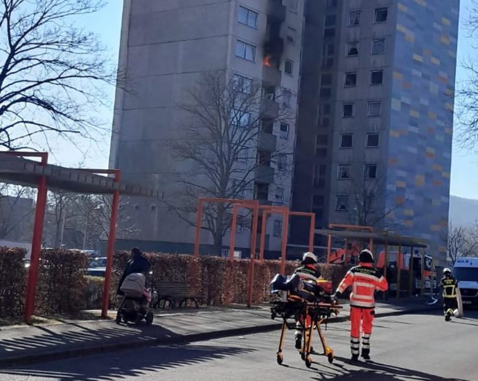 Hochhausbrand in Kassel: Balkon brannte im 6. Stock