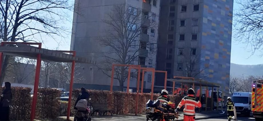 Hochhausbrand in Kassel: Balkon brannte im 6. Stock