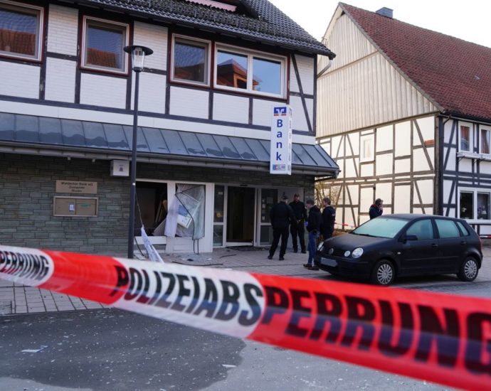 Geldautomat in Rhoden gesprengt