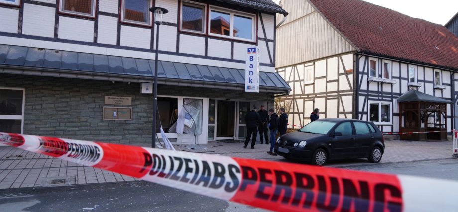 Geldautomat in Rhoden gesprengt