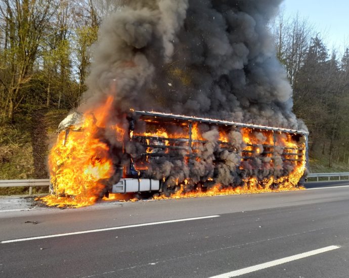 A7 bei Hedemünden nach LKW-Brand voll gesperrt