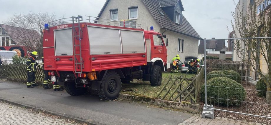 Fahrfehler – Auto kommt in Vellmar an Hauswand zum Stehen