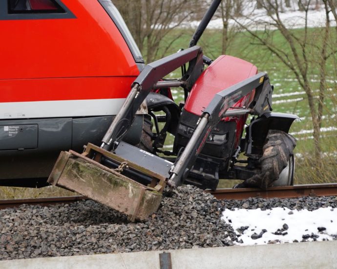Waldeck Frankenberg: Zug kollidiert mit Traktor – Fahrer tödlich verletzt