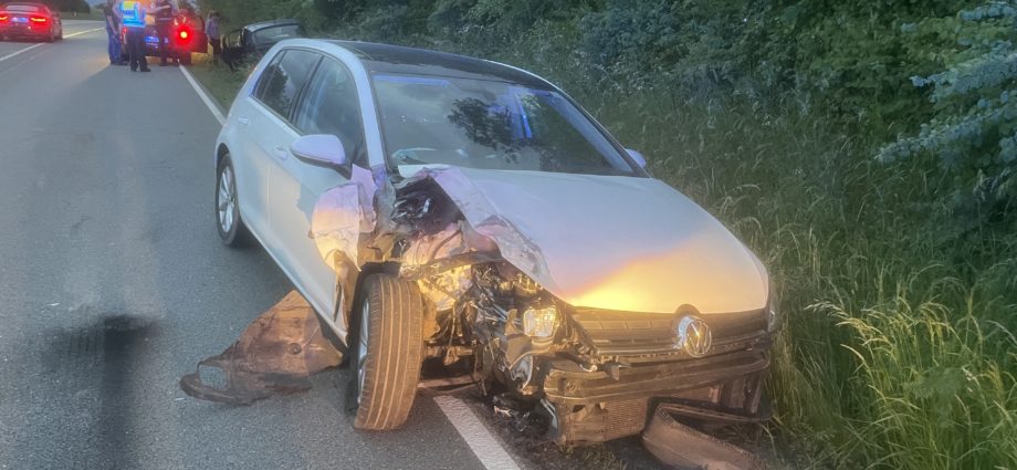 Schwerer Verkehrsunfall auf der B83 bei Hofgeismar