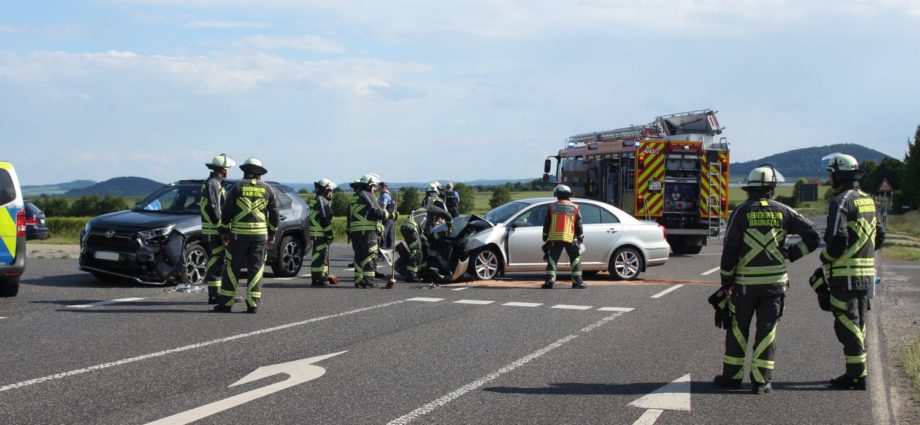 Zwei Verletzte bei Verkehrsunfall auf der L3218