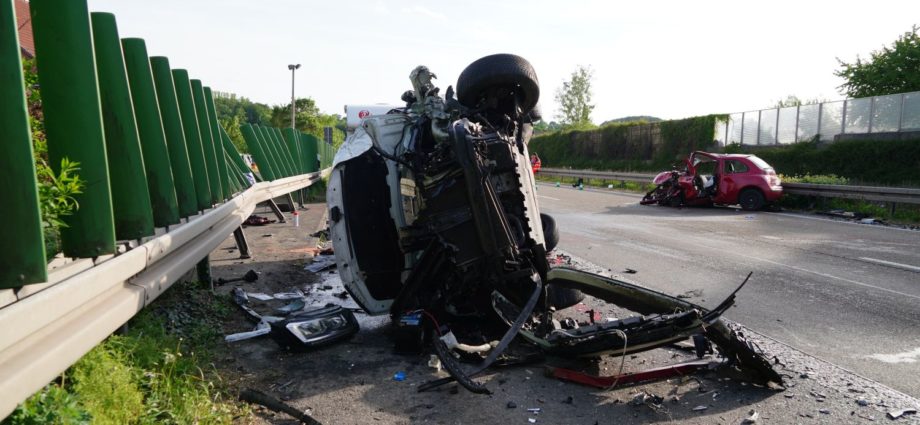Geisterfahrer-Unfall auf A49 – Drei Verletzte