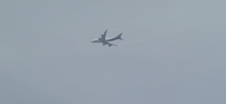 Flugzeug über Nordhessen in Not – Technisches Problem war Grund für Treibstoffschnellablass (VIDEO)