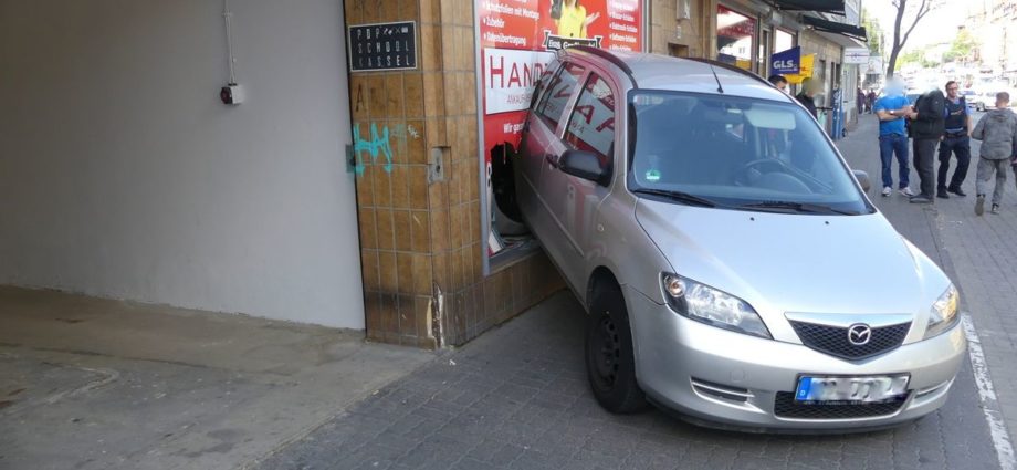KS: Rückwärts ins Schaufenster
