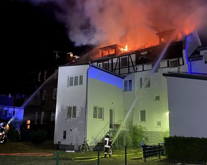 Dachstuhlbrand in Bebra – Drei Verletzte