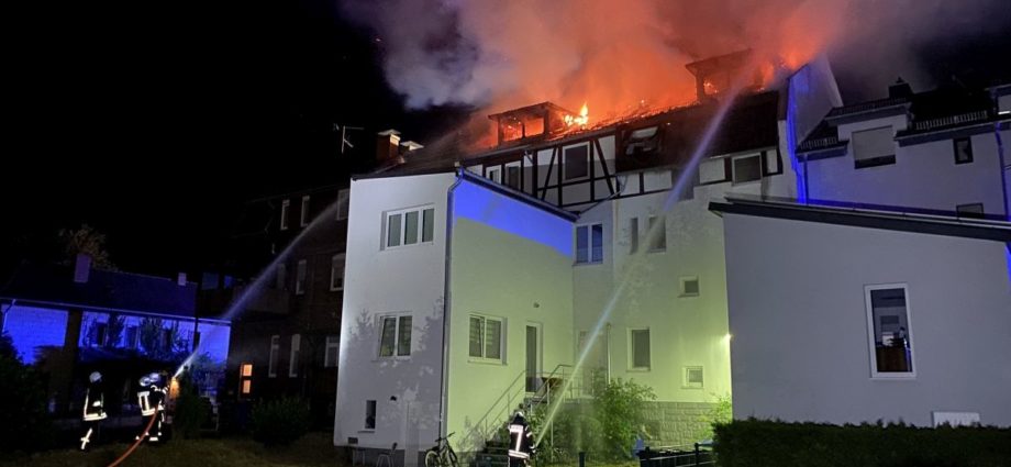 Dachstuhlbrand in Bebra – Drei Verletzte