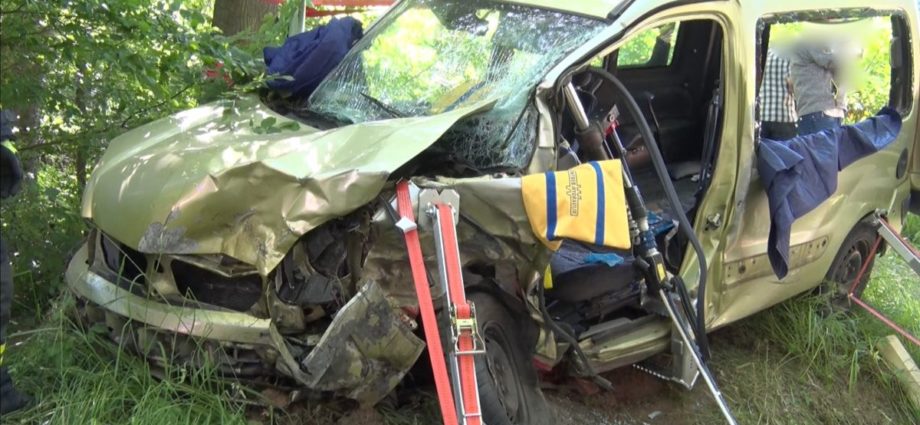Schwerer Unfall bei Borken – Fahrerin über eine Stunde eingeklemmt