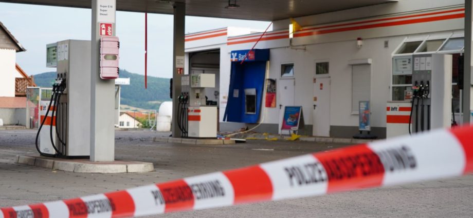Geldautomat an Tankstelle in Dörnberg gesprengt (VIDEO)