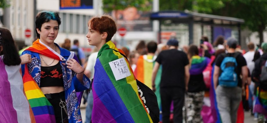 „Say Gay“ – Christopher Street Day in Kassel (VIDEO)