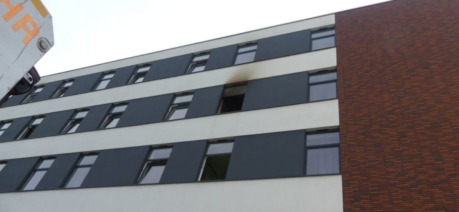 KS: Brand in Hotelzimmer – 15-Jährige leicht verletzt