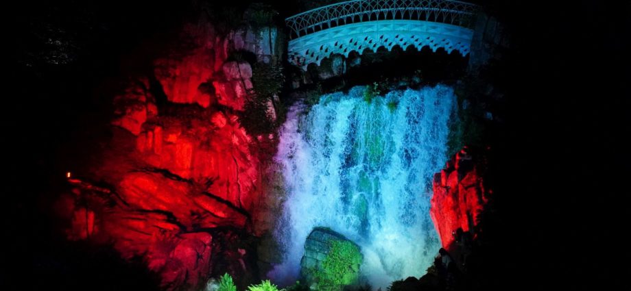 Nach 2 Jahren Pause: Beleuchtete Wasserspiele wieder im Bergpark Wilhelmshöhe (Video)