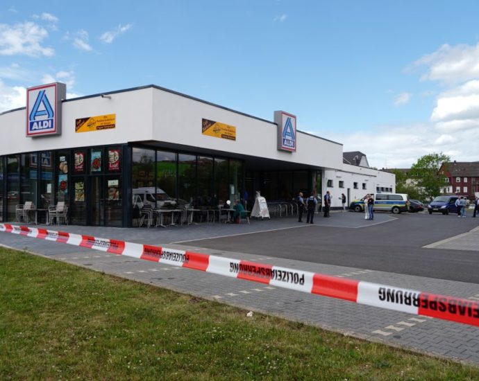 Zwei Tote im Supermarkt in Treysa – Trennung war wohl Tatmotiv (VIDEO)