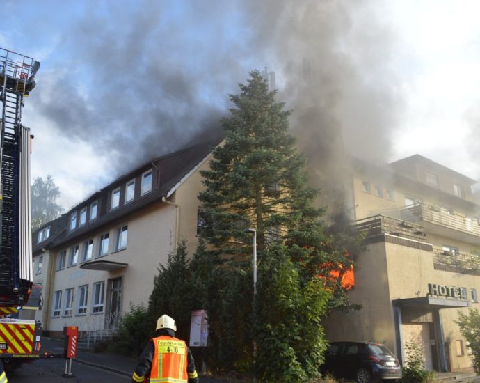 Hotelbrand und Wohnhausbrand – Großeinsatz in Hessisch Lichtenau