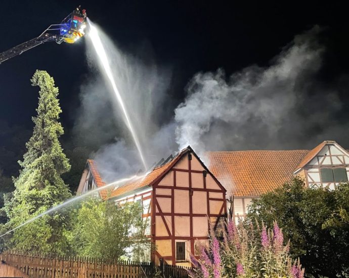 Zwei Verletzte bei Wohnhausbrand in Spangenberg (VIDEO)