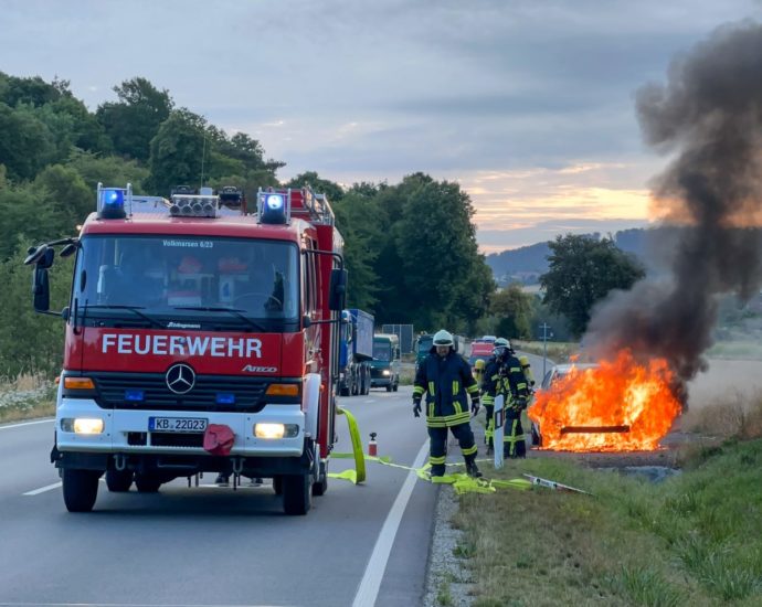PKW brannte zwischen Volkmarsen und Wetterburg