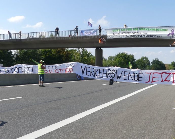 A49 rund eine Stunde für Klima-Protest gesperrt gewesen