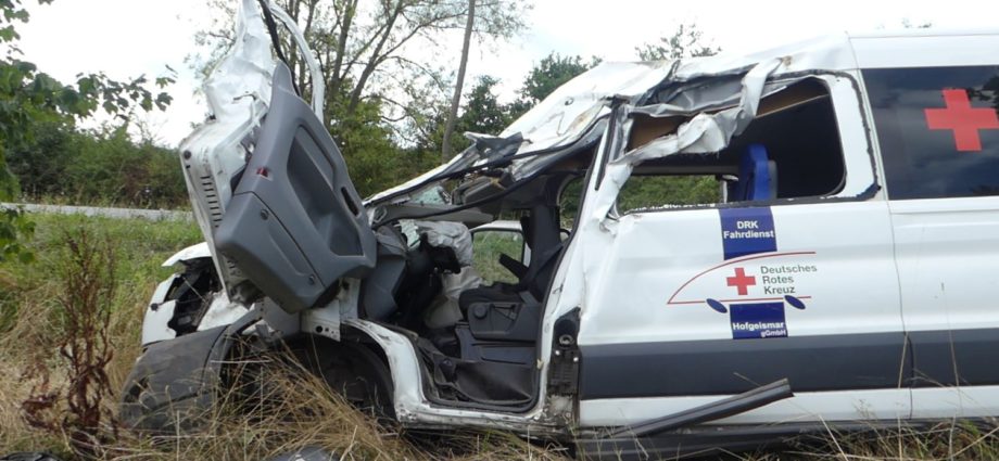 KS: Unfall mit Krankentransporter – Drei Verletzte auf der B251 bei Harleshausen