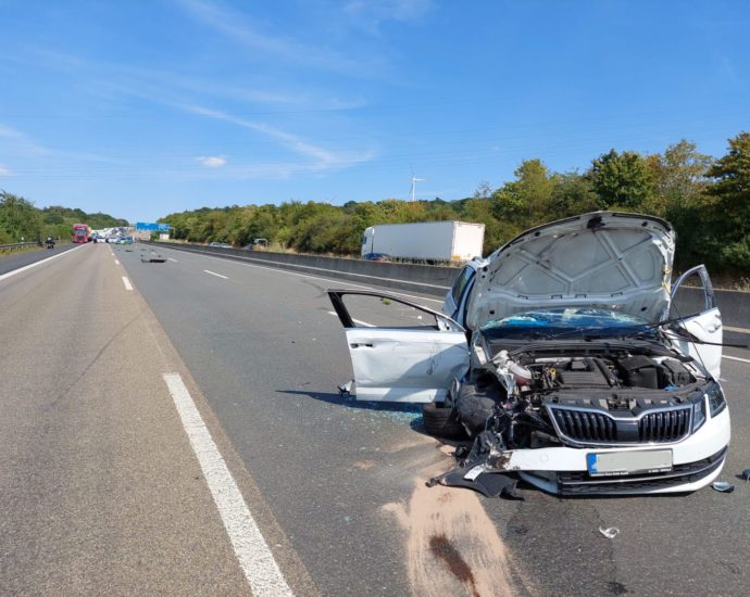 KS: Zwei Verletzte nach Unfall auf A7