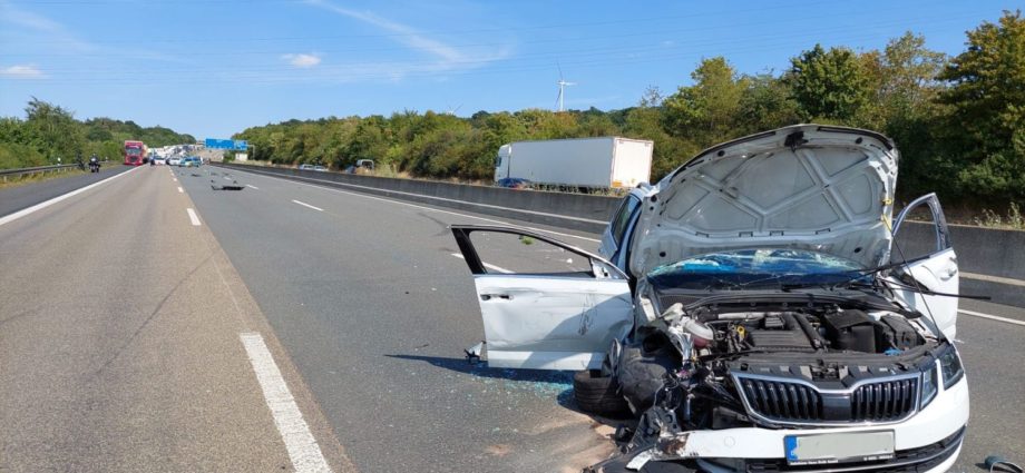 KS: Zwei Verletzte nach Unfall auf A7