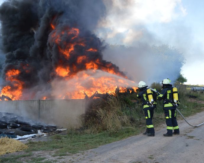 Großbrand in Großalmerode – Rauchsäule weithin sichtbar