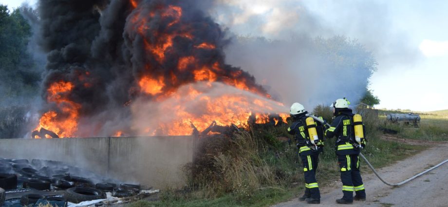 Großbrand in Großalmerode – Rauchsäule weithin sichtbar