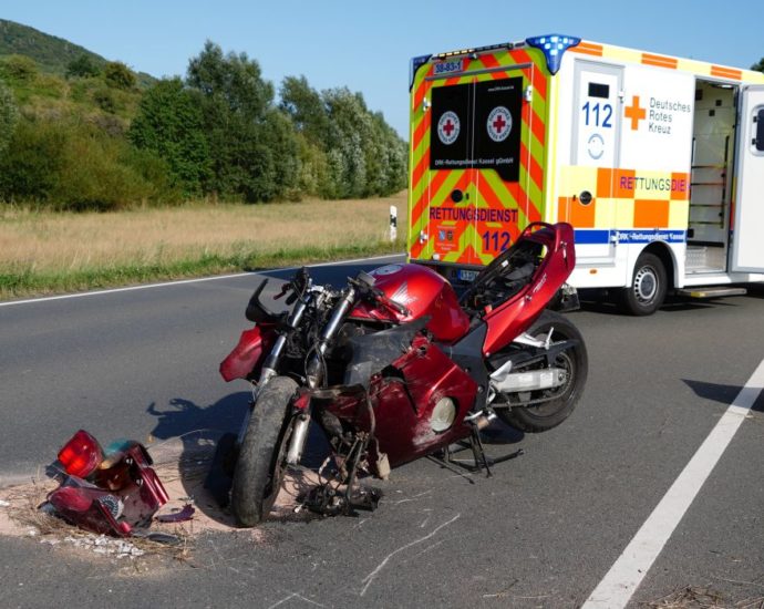 B450: Tödlicher Motorradunfall bei Wolfhagen