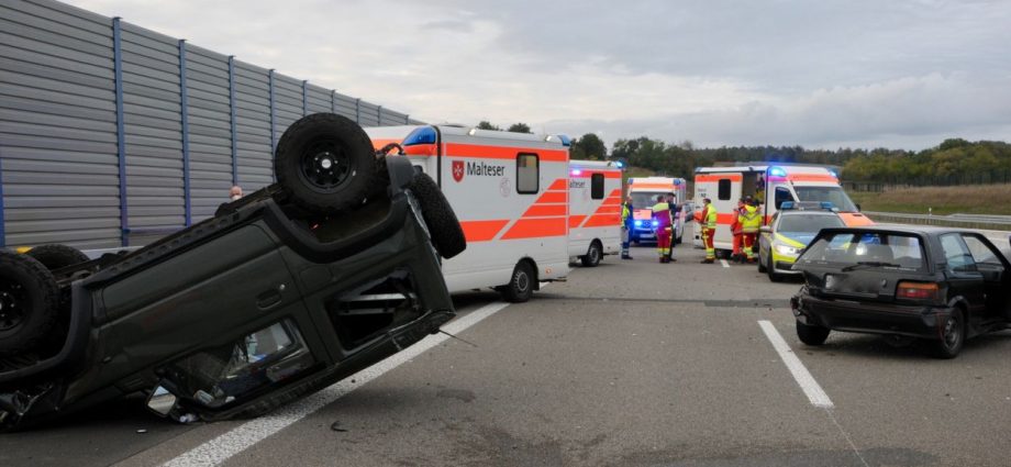 Fünf Verletzte nach Unfall auf A49 – Rettungshubschrauber im Einsatz