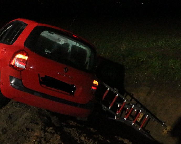 B251 nach Verkehrsunfall voll gesperrt