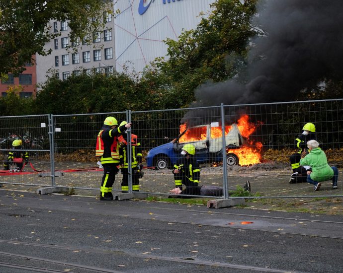 250 Einsatzkräfte bei Katastrophenschutzübung in Frankfurt (VIDEO)