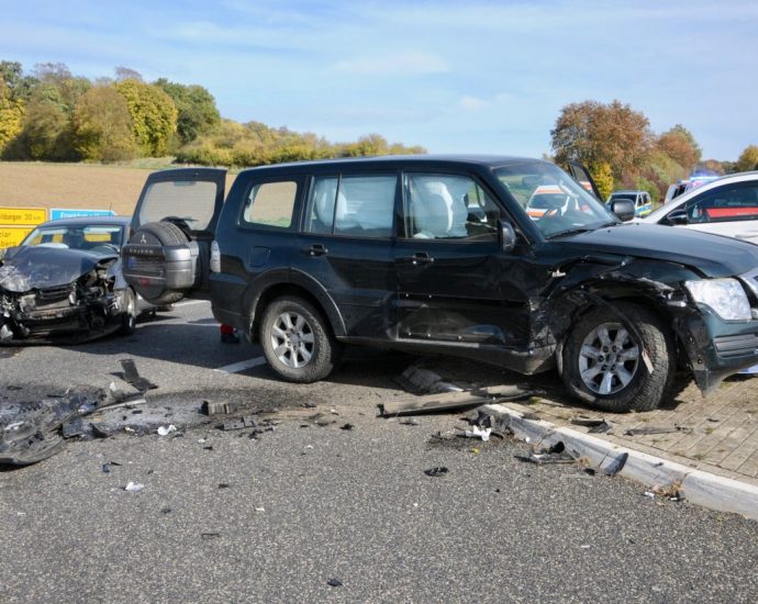 Verletzte nach Vorfahrtmissachtung auf B253
