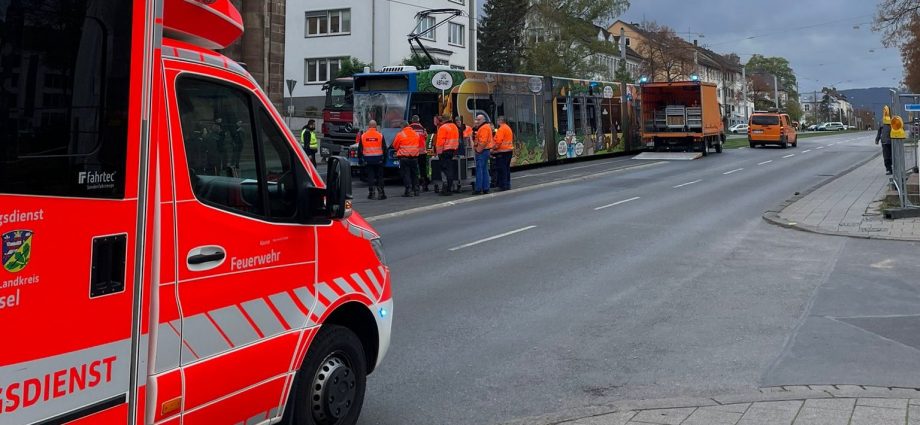 KS: Straßenbahn kollidiert mit LKW – keine verletzten