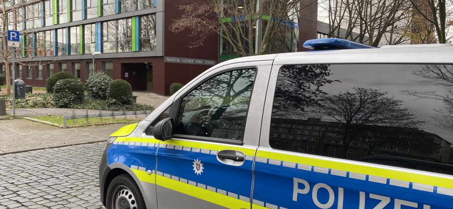Jugendlicher mit Softairwaffe löst Polizeieinsatz an Schule aus