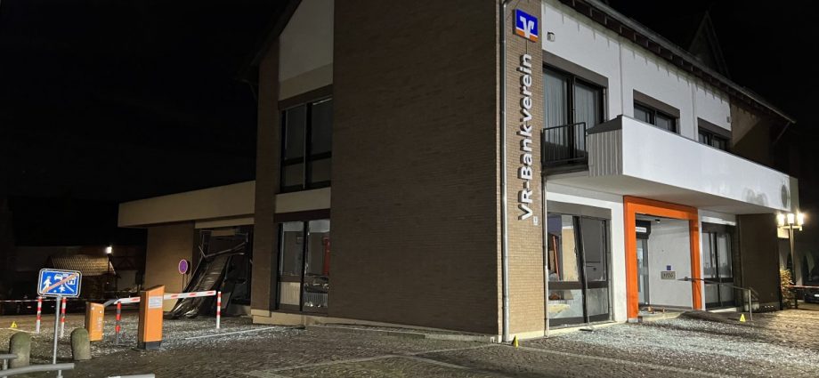 Osthessen: Geldautomat in Bank-Filiale in Bebra gesprengt