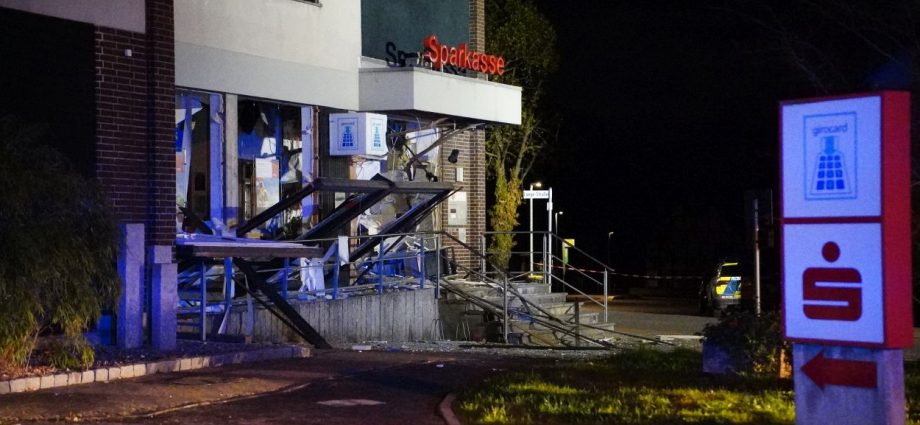 Geldautomat in Breuna gesprengt – Täter wohl ohne Beute entkommen (VIDEO)