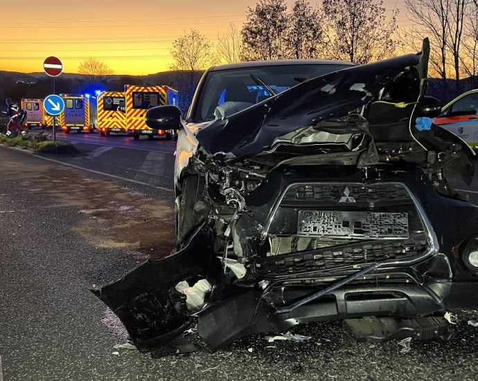 Fünf Schwerverletzte bei Verkehrsunfall auf B62 bei Bad Hersfeld