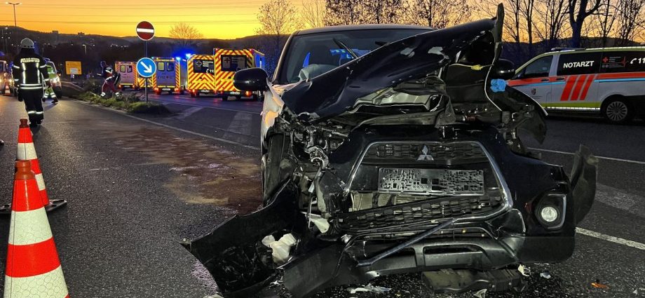 Fünf Schwerverletzte bei Verkehrsunfall auf B62 bei Bad Hersfeld