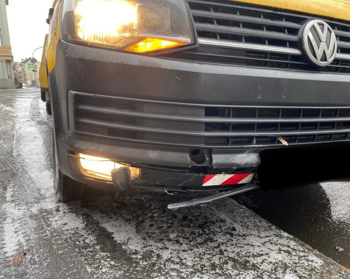 KS: 21-jähriger Abschleppwagenfahrer muss blauen Skoda ausweichen – Zeugen gesucht